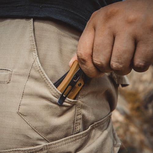 SRM hunting pocket knife Retriever 9202-GW | D2 steel blade and tan G10 handle