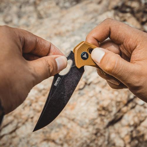SRM hunting pocket knife Retreiver 9202-GW | D2 steel blade and tan G10 handle